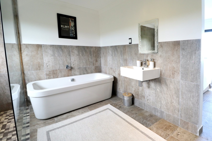 4 Bedroom Property for Sale in Seaview Eastern Cape